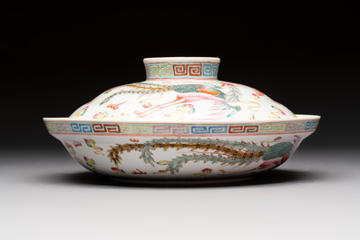 A Chinese famille rose covered 'Dragon' bowl and a teapot, Guangxu and Wang Yongshun 汪永順 mark, 19/20th C.