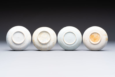 A varied collection of 13 Delftware saucers and bowls, 17/18th C.