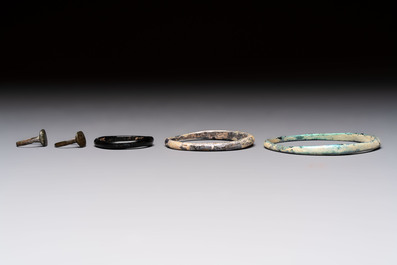 Eight Roman glass flasks, three glass bracelets and two bronze rings, 1st/4th C.