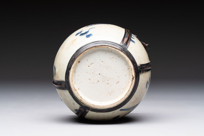 A Chinese blue and white 'Bleu de Hue' waterpipe and a 'Poem' plate for the Vietnamese market, chơi ngọc 玩玉 mark, 19th C.