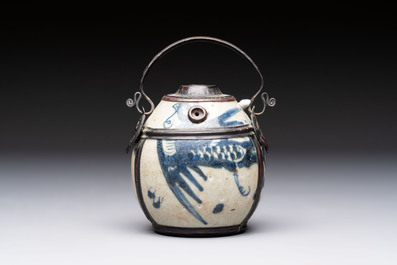 A Chinese blue and white 'Bleu de Hue' waterpipe and a 'Poem' plate for the Vietnamese market, chơi ngọc 玩玉 mark, 19th C.