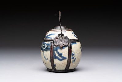A Chinese blue and white 'Bleu de Hue' waterpipe and a 'Poem' plate for the Vietnamese market, chơi ngọc 玩玉 mark, 19th C.