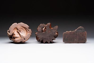 Six Chinese wooden and bamboo carvings, 19/20th C.