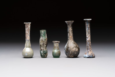 Eight Roman glass flasks, three glass bracelets and two bronze rings, 1st/4th C.