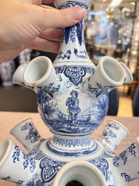 A blue and white Dutch Delft tulip vase, 19th C.