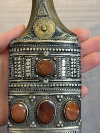 A jambiya-style dagger or 'Asib' with horn hilt and silver-plated mounts, Yemen, 19th C.