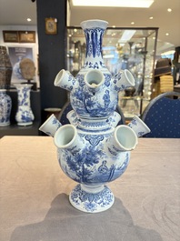 A blue and white Dutch Delft tulip vase, 19th C.