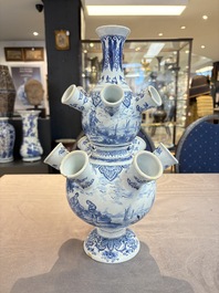 A blue and white Dutch Delft tulip vase, 19th C.