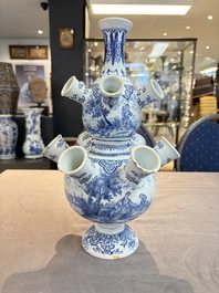 A blue and white Dutch Delft tulip vase, 19th C.