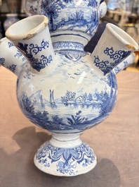 A blue and white Dutch Delft tulip vase, 19th C.