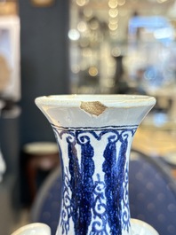 A blue and white Dutch Delft tulip vase, 19th C.