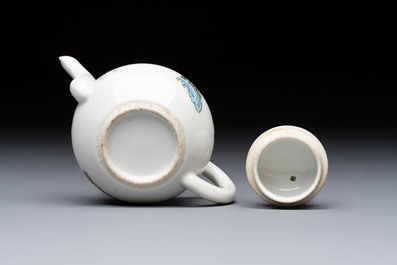 A Chinese famille rose 'Wu Shuang Pu' teapot and cover, 19th C.
