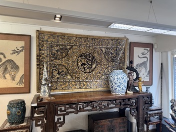 A rare Chinese imperial silk and metallic thread 'dragon' carpet, Chu Xiu Gong Bei Yong 儲秀宮備用 mark, 19th C.