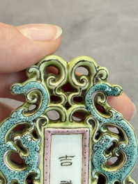 A Chinese famille rose 'Ji Xiang Ru Yi 吉祥如意' reticulated pendant, 19/20th C.