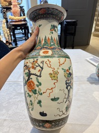 Four Chinese famille verte vases, a jar and a bowl, 19th C.