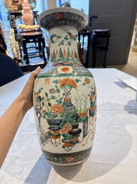 Four Chinese famille verte vases, a jar and a bowl, 19th C.