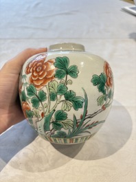 Four Chinese famille verte vases, a jar and a bowl, 19th C.