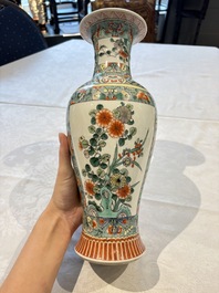Four Chinese famille verte vases, a jar and a bowl, 19th C.