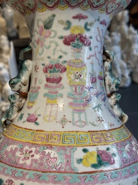 Three Chinese famille rose 'antiquities' vases, 19th C.