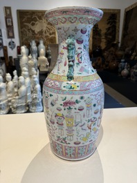Three Chinese famille rose 'antiquities' vases, 19th C.