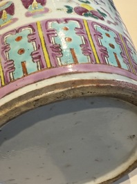 Three Chinese famille rose 'antiquities' vases, 19th C.