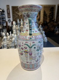 Three Chinese famille rose 'antiquities' vases, 19th C.