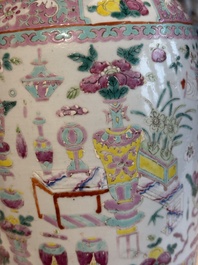 Three Chinese famille rose 'antiquities' vases, 19th C.