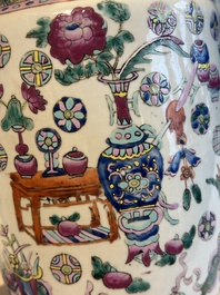 Three Chinese famille rose 'antiquities' vases, 19th C.