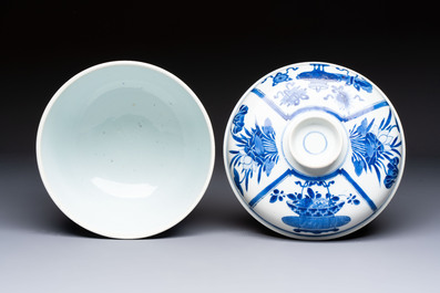 A Chinese blue and white 'Antiquities' bowl and cover, Kangxi