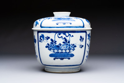 A Chinese blue and white 'Antiquities' bowl and cover, Kangxi