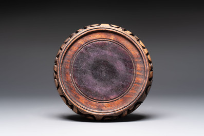 A Chinese flamb&eacute;-glazed vase on a wooden stand, 19th C.
