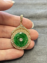 A diamond- and jadeite-inlaid gold pendant, 20th C.