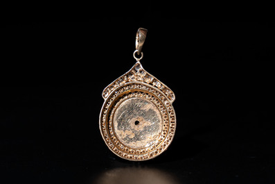 A diamond- and jadeite-inlaid gold pendant, 20th C.