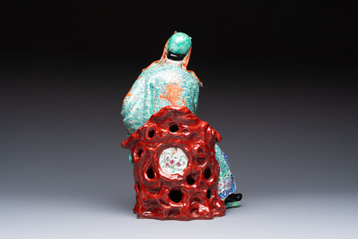 A Chinese famille rose figure of Guandi, 19/20th C.