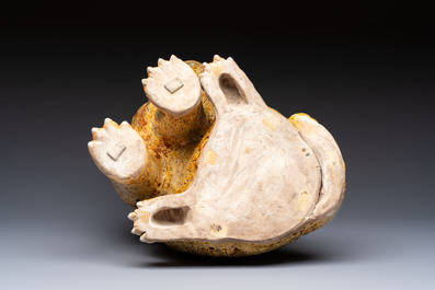 A rare Korean porcelain model of a seated tiger, Joseon, 18/19th C.