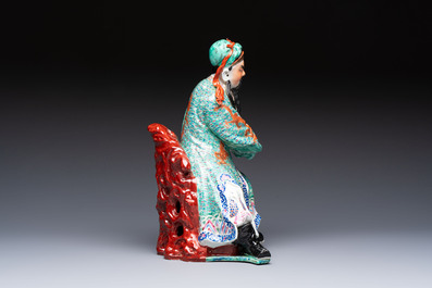 A Chinese famille rose figure of Guandi, 19/20th C.