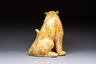 A rare Korean porcelain model of a seated tiger, Joseon, 18/19th C.
