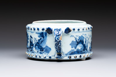 A rare blue and white Dutch Delft chinoiserie spice box, 17th C.