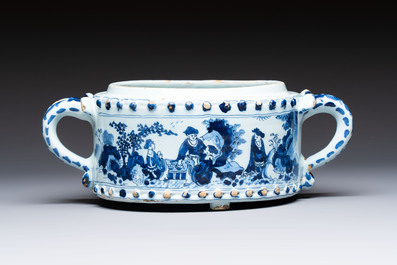 A rare blue and white Dutch Delft chinoiserie spice box, 17th C.