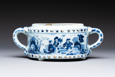 A rare blue and white Dutch Delft chinoiserie spice box, 17th C.