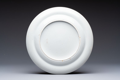 A fine Chinese Canton famille rose dish with puce-enamelled rim, 19th C.