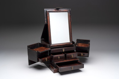 A Chinese rosewood cosmetic box with brass mount, 19/20th C.