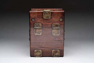 A Chinese rosewood cosmetic box with brass mount, 19/20th C.