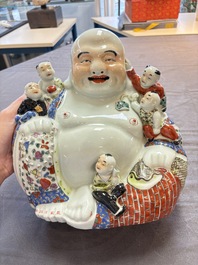 Two Chinese famille rose Milefo Buddhas and a famille rose black-ground covered vase, Zhu Mao Ji 朱茂記造 and Kangxi marks, 19/20th C.