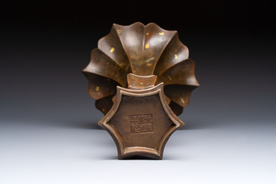 A Chinese gold-splashed bronze 'Gu' vase, Xuande mark, 17/18th C.