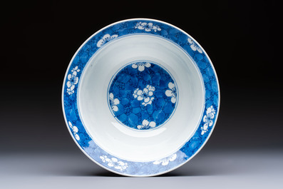 A Chinese blue and white 'Prunus on Cracked Ice' bowl, lingzhi mark, Kangxi