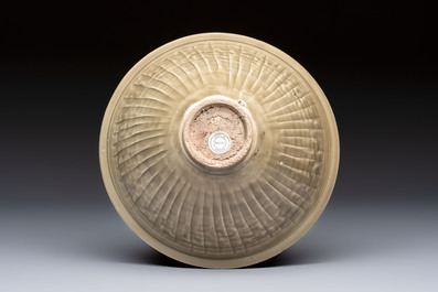 A fine Chinese Yaozhou 'Chrysanthemum' bowl, Northern Song