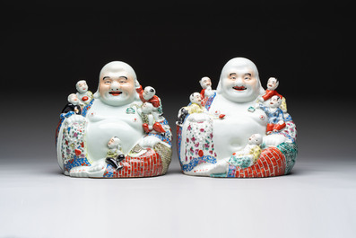 Two Chinese famille rose Milefo Buddhas and a famille rose black-ground covered vase, Zhu Mao Ji 朱茂記造 and Kangxi marks, 19/20th C.