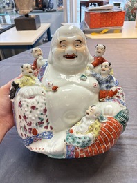 Two Chinese famille rose Milefo Buddhas and a famille rose black-ground covered vase, Zhu Mao Ji 朱茂記造 and Kangxi marks, 19/20th C.