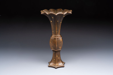 A Chinese gold-splashed bronze 'Gu' vase, Xuande mark, 17/18th C.